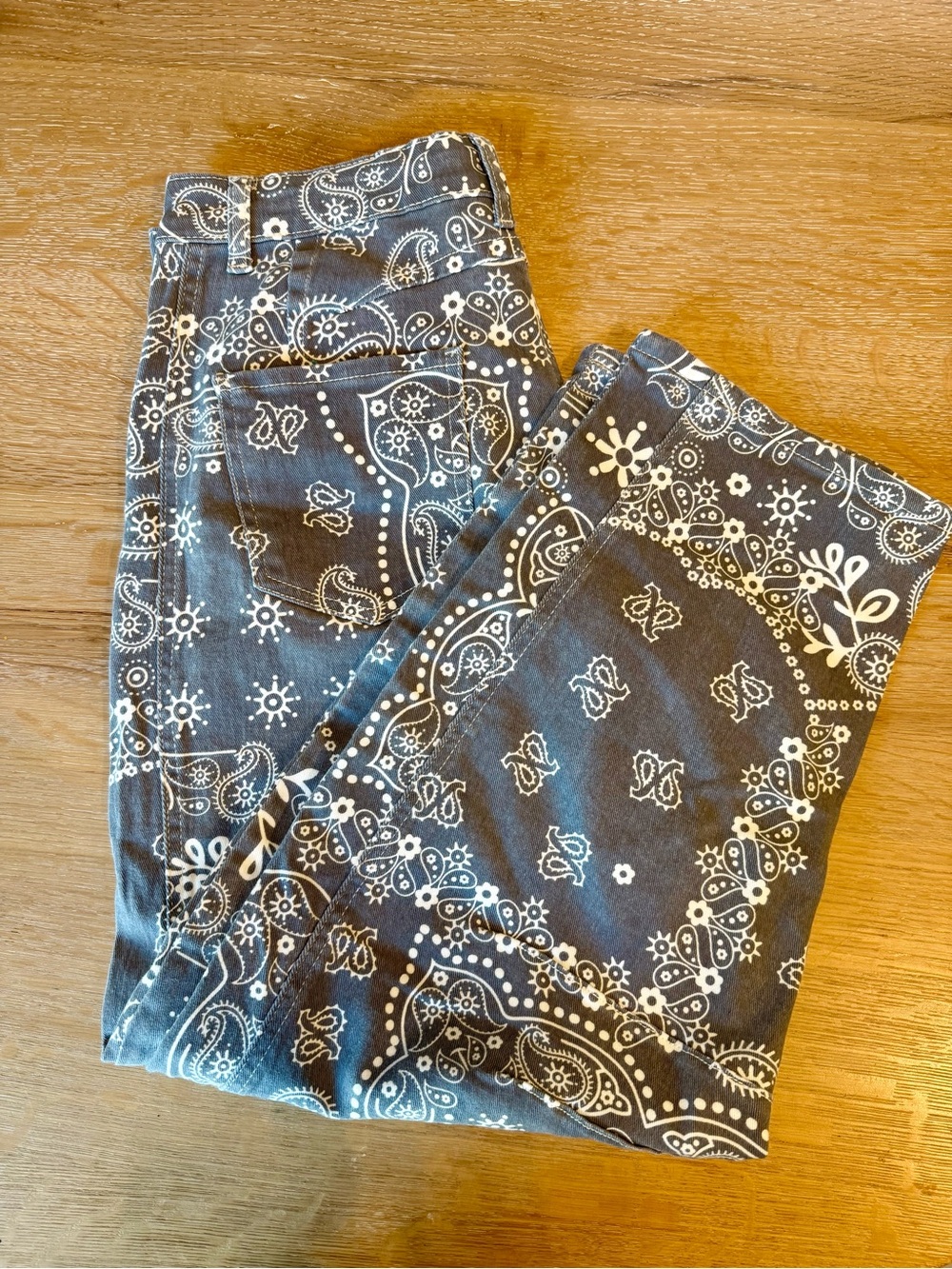 NWT Loveimgs Gray Bandana Print Wide Leg Jeans | Size Large - Picture 2 of 5
